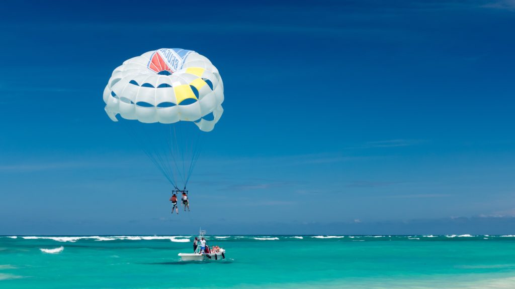 Paraglide vs Parasail